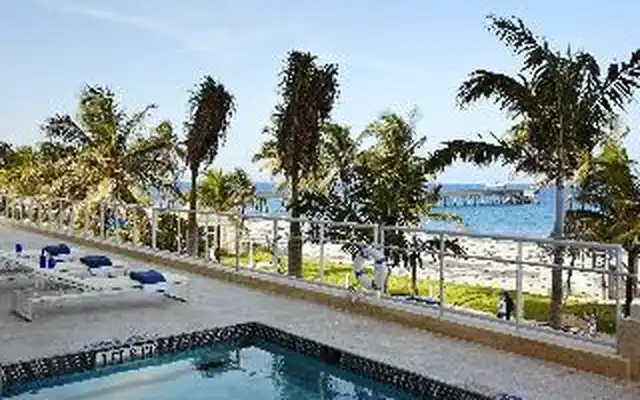 Royal Blues Hotel