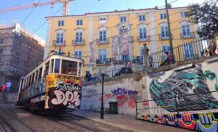 Golden Tram 242 Lisbonne Hostel
