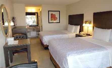 Red Carpet Inn Airport / Cruise Port