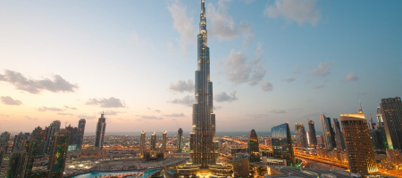 Dubai: Onde o luxo encontra a inovação. Explore uma cidade de maravilhas modernas e cultura fascinante.