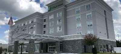 Holiday Inn & Suites Fayetteville W-Fort Bragg Area