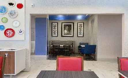 Holiday Inn Express & Suites Minneapolis-Dwtn (Conv Ctr)