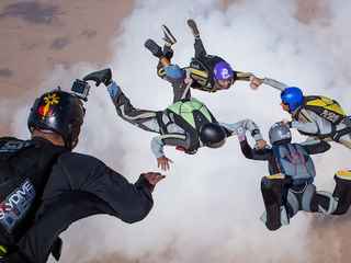 Dubai: Skydive sobre o deserto de Dubai + fotos e vídeo