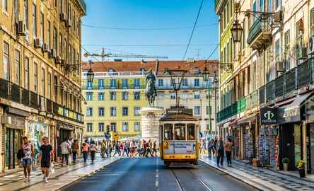 Pacote de Data Fixa - Lisboa - Voo + Hotel - 2025