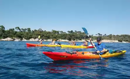 Sea kayak rental on the Esterel coast in the French Riviera