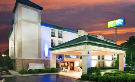 Holiday Inn Express Fort Bragg, an IHG Hotel