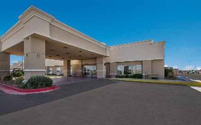 La Bonita Inn & Suites