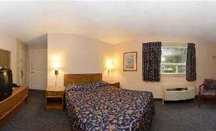 Econo Lodge Inn & Suites
