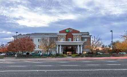Holiday Inn Express & Suites Roseville - Galleria Area