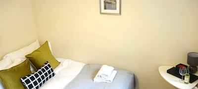 London Heathrow Airport Rooms L.L by C&P