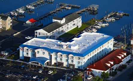 Marina Bay Hotel & Suites