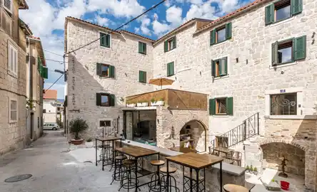 Heritage Palace Varos