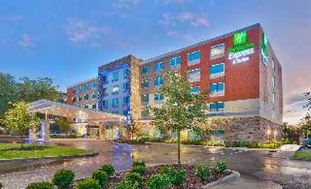 Holiday Inn Express & Suites Gainesville I-75