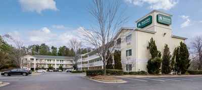 HomeTowne Studios by Red Roof Winston-Salem - University Pkwy