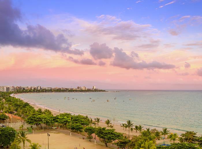 Praia de Pajuçara em Maceió ao final da tarde