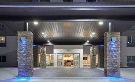 Holiday Inn Express and Suites Lincoln I - 80, an IHG Hotel