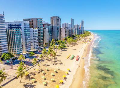 Vista do alto da praia em Recife