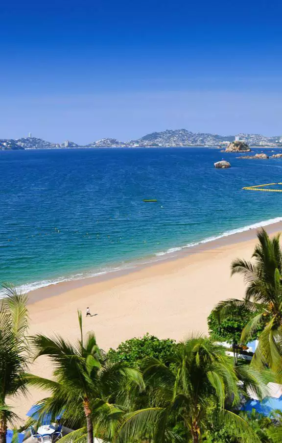 Explore a beleza e o mistério de Acapulco, com suas praias sedutoras, histórias de piratas e noites estreladas.