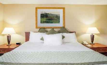 Hawthorn Suites by Wyndham Wichita West