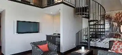 Ramada Plaza West Hollywood Hotel and Suites