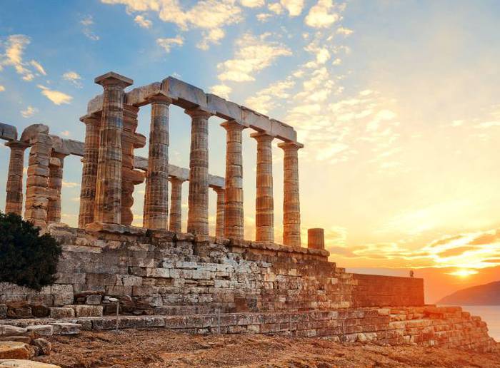 Templo de Poseidon no Cabo Sounion, Grécia. Vista panorâmica ao pôr do sol.