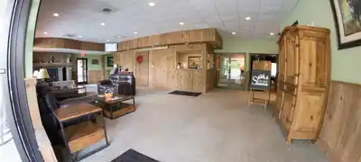 Skyline Lodge, Pub & Grill