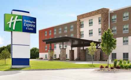 Holiday Inn Express & Suites Roanoke – Civic Center