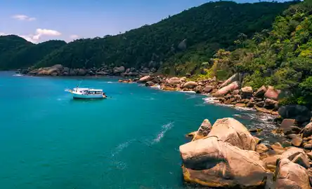 Pacote de Data Fixa - Florianópolis - Voo + Hotel - 2025