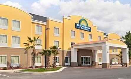 Days Inn & Suites - Savannah North I-95