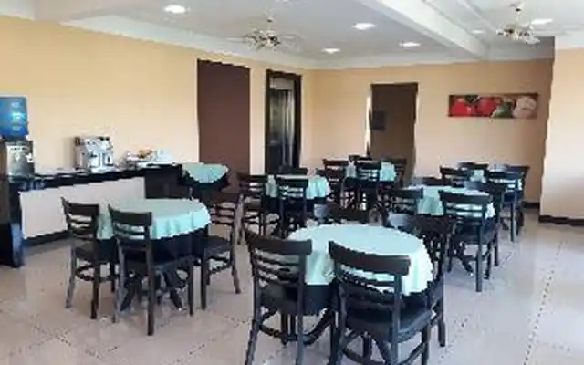 CRISTAL PALACE INN - HOTEL