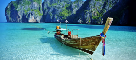 Phuket, a joia da Tailândia, deslumbra com suas praias paradisíacas, vida noturna vibrante e rica cultura. Um destino de sonho para todos os viajantes!