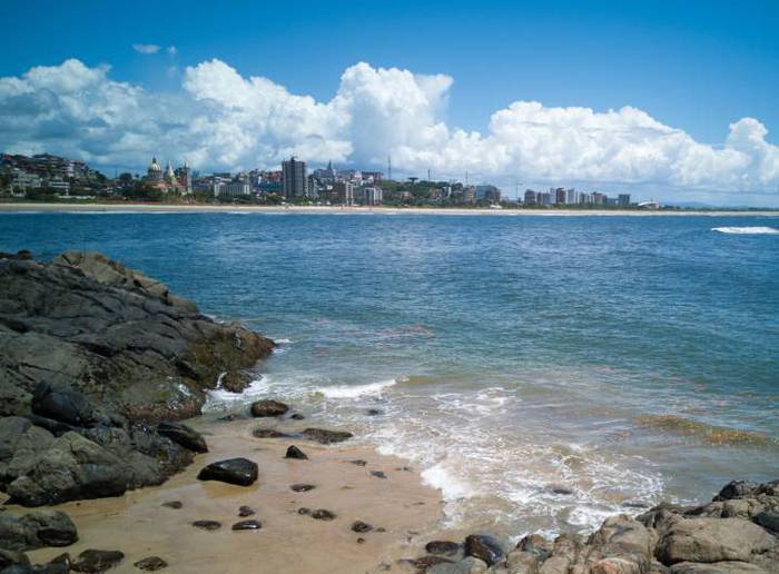 Ilhéus, na Bahia, é um destino que encanta por suas belas praias, rica história e cultura. Conheça as praias de Itacarezinho, de São Miguel, ideais para o surf, e a Praia dos Milionários ideal para relaxar.