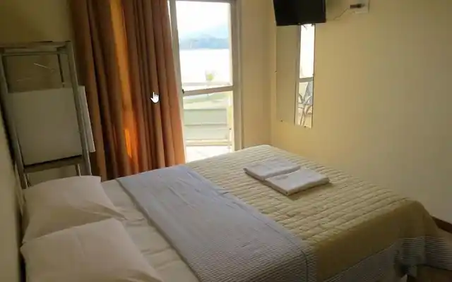Lara's Hotel