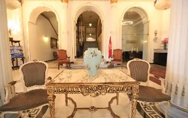 Paradise Inn Windsor Palace Hotel