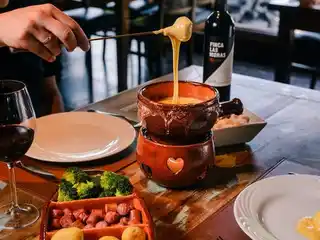 Noite suíça em Gramado com jantar de fondue