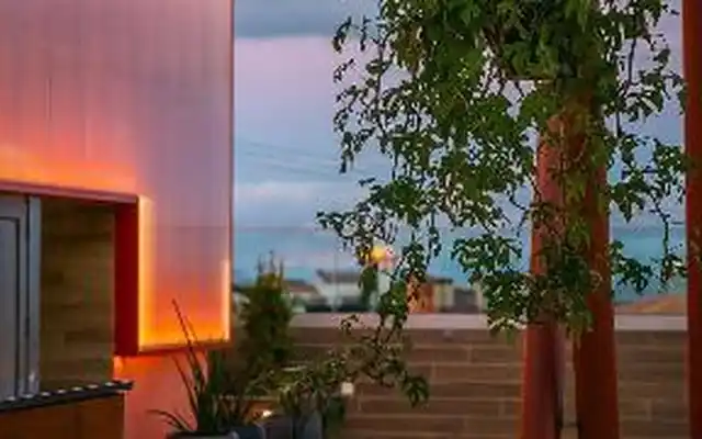 Three House Hotel