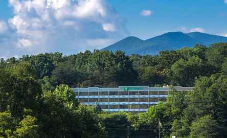 Holiday Inn : Asheville East-Blue Ridge PKWY; an IHG Hotel