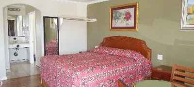 Castaway Motel