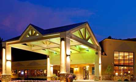 Holiday Inn Resort Lake George-Turf