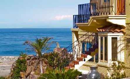 Pantai Inn
