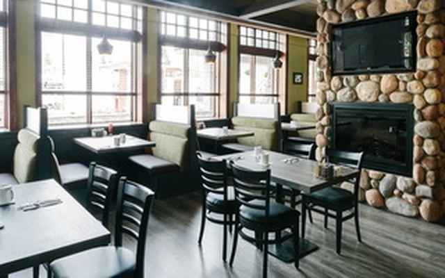 Elk + Avenue Hotel