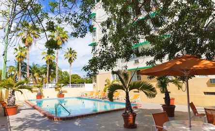 Days Inn & Suites Miami/North Beach Oceanfront