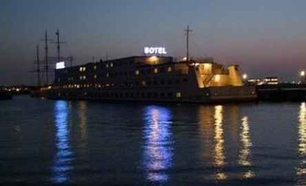 Botel