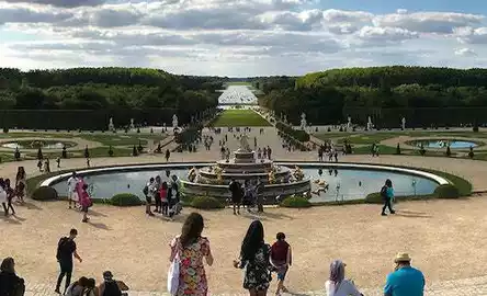 Palace of Versailles: Priority Entrance with Audio Guide + Transport