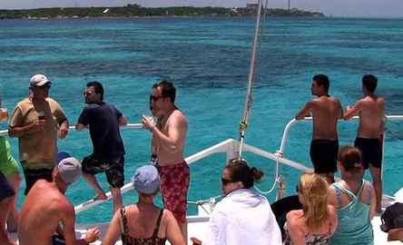 Isla Mujeres: Snorkel & Beach Club Catamaran Tour saindo de Cancún