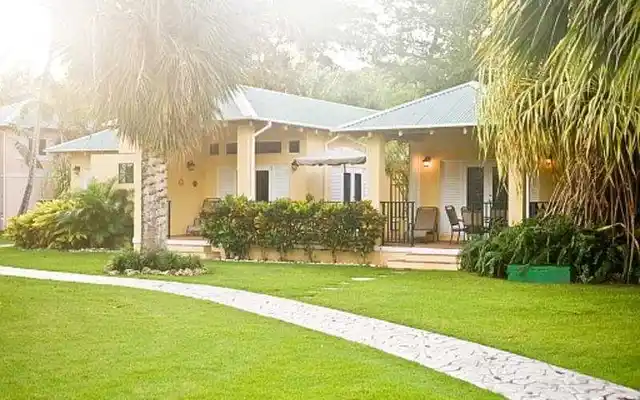 Villa Montana Beach Resort