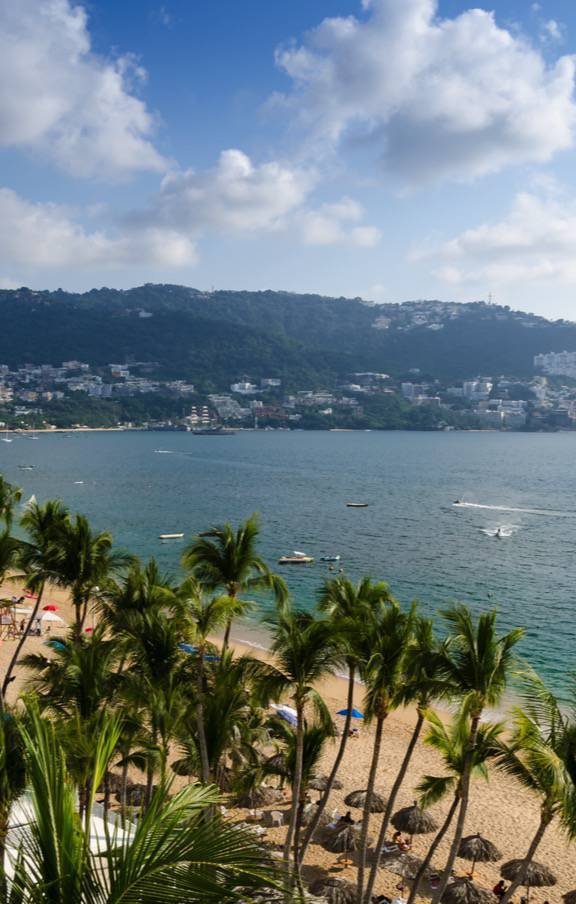 Acapulco encanta com suas paisagens costeiras, diversão sem fim e hospitalidade calorosa no coração do México.