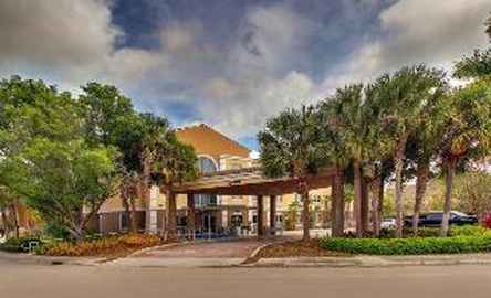 Holiday Inn Express & Suites West Palm Beach Metrocentre
